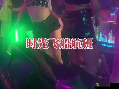 女子绝活吸烟开啤酒吹气球-令人惊叹的独特技能展示